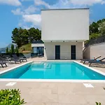 Villa Forti Dva - 5 Bedroom Modern - Sister Available - Sea Views *