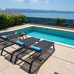 Forti Dva - 5 Bedroom Modern - Sister Available - Sea Views