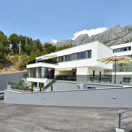 Forti Dva - 5 Bedroom Modern - Sister Available - Sea Views