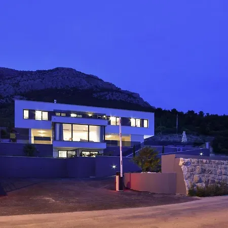 Forti Dva - 5 Bedroom Modern - Sister Available - Sea Views Villa *