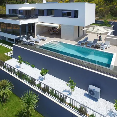 Forti Dva - 5 Bedroom Modern - Sister Available - Sea Views Omis