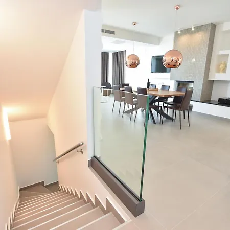 Forti Dva - 5 Bedroom Modern - Sister Available - Sea Views