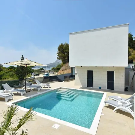 Forti Dva - 5 Bedroom Modern - Sister Available - Sea Views Villa