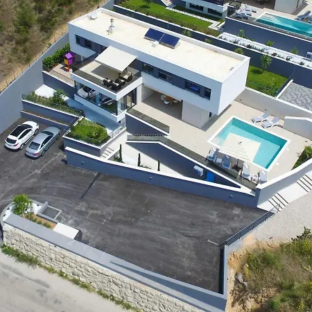 Forti Dva - 5 Bedroom Modern - Sister Available - Sea Views Omis