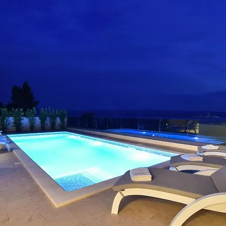 Villa Forti Dva - 5 Bedroom Modern - Sister Available - Sea Views