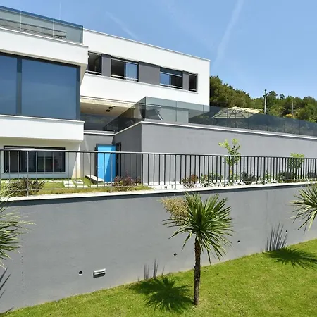 Forti Dva - 5 Bedroom Modern - Sister Available - Sea Views Villa Omis