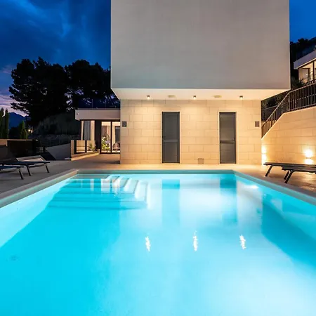 Forti Dva - 5 Bedroom Modern - Sister Available - Sea Views Villa *