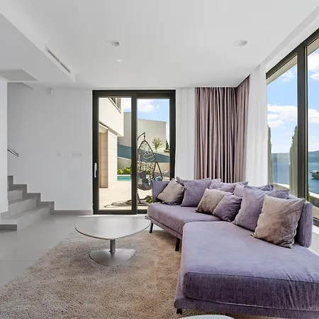 Villa Forti Dva - 5 Bedroom Modern - Sister Available - Sea Views