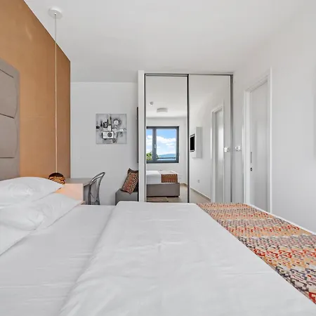 Villa Forti Dva - 5 Bedroom Modern - Sister Available - Sea Views Omis