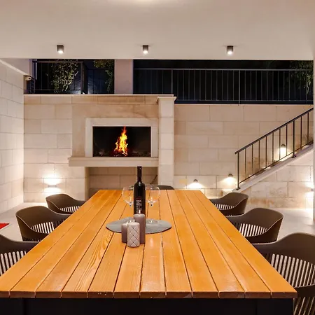 Forti Dva - 5 Bedroom Modern - Sister Available - Sea Views *