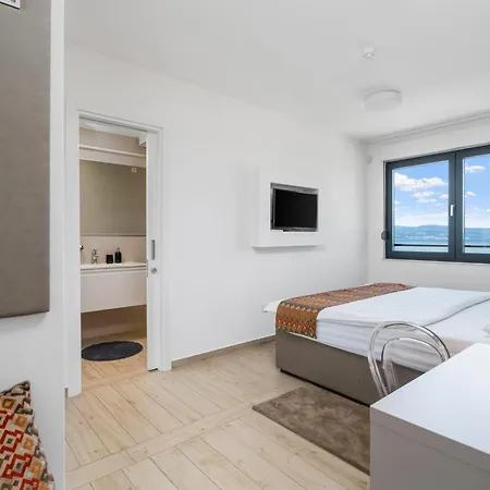 Forti Dva - 5 Bedroom Modern - Sister Available - Sea Views