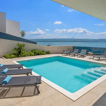 Villa Forti Dva - 5 Bedroom Modern - Sister Available - Sea Views