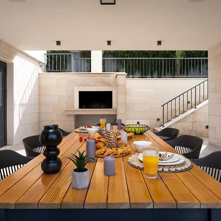 Forti Dva - 5 Bedroom Modern - Sister Available - Sea Views Omis