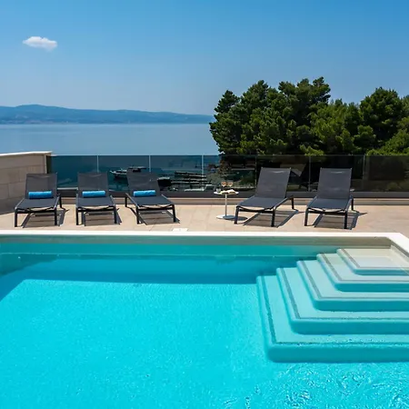 Forti Dva - 5 Bedroom Modern - Sister Available - Sea Views