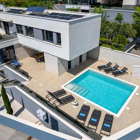 Villa Forti Dva - 5 Bedroom Modern - Sister Available - Sea Views Omis
