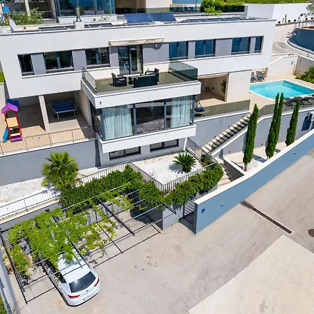 Forti Dva - 5 Bedroom Modern - Sister Available - Sea Views Omis