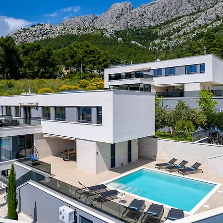 Forti Dva - 5 Bedroom Modern - Sister Available - Sea Views Villa