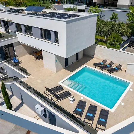 Villa Forti Dva - 5 Bedroom Modern - Sister Available - Sea Views *