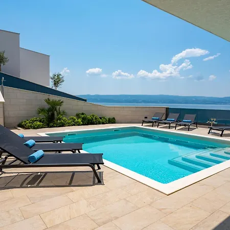 Villa Forti Dva - 5 Bedroom Modern - Sister Available - Sea Views Omiš