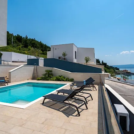 Forti Dva - 5 Bedroom Modern - Sister Available - Sea Views *