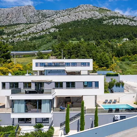 Forti Dva - 5 Bedroom Modern - Sister Available - Sea Views