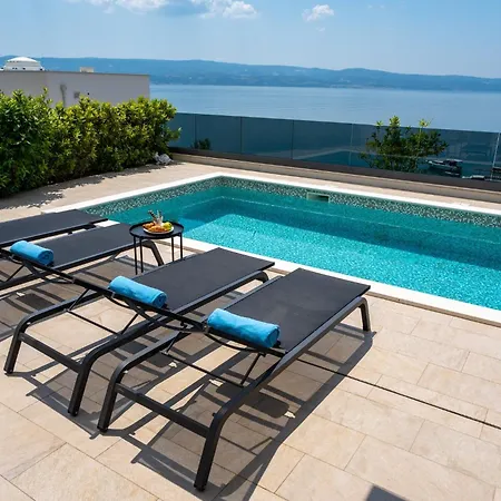 Forti Dva - 5 Bedroom Modern - Sister Available - Sea Views